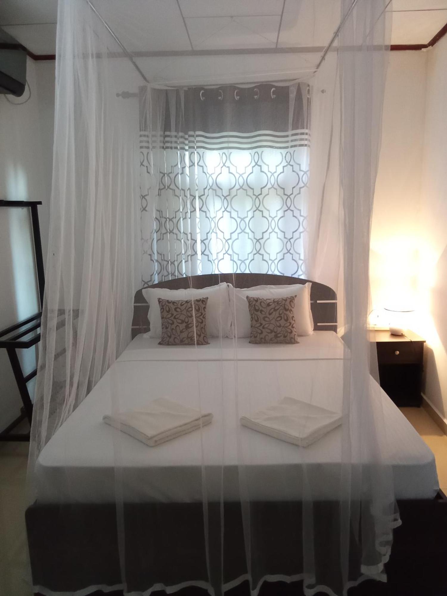 Kavee Transit Hotel Katunayaka Luaran gambar