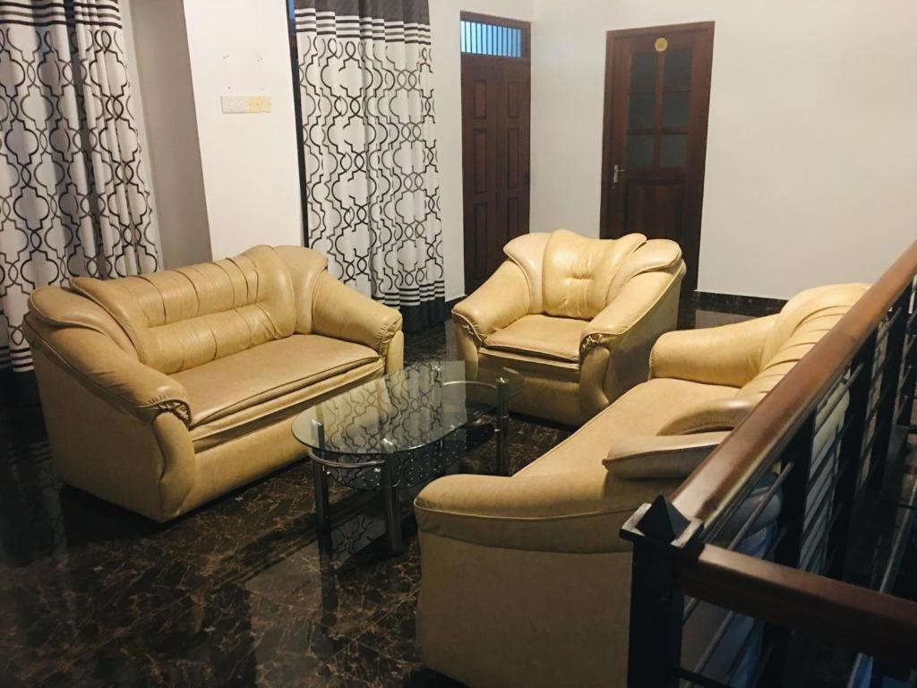 Kavee Transit Hotel Katunayaka Luaran gambar