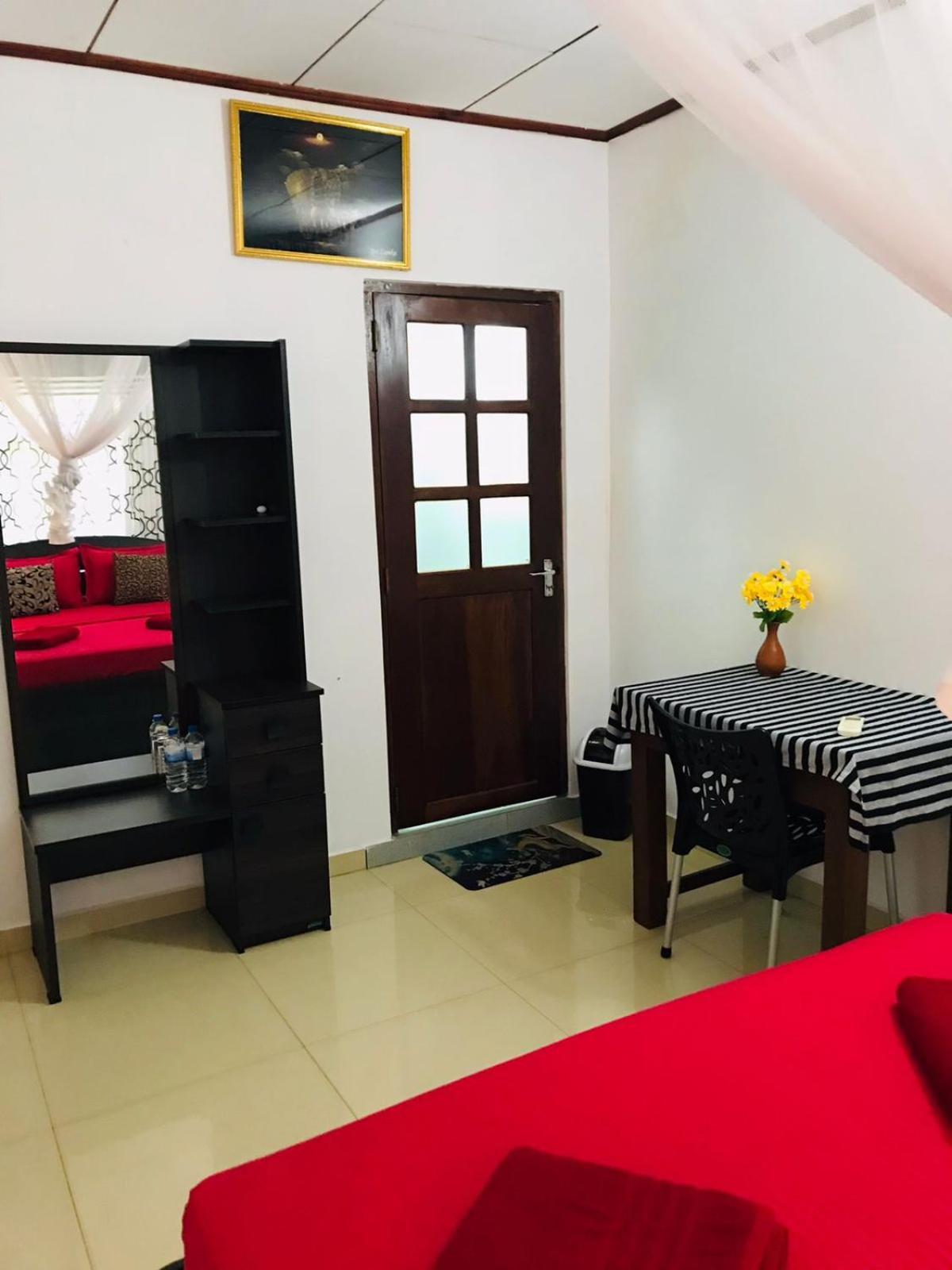 Kavee Transit Hotel Katunayaka Luaran gambar